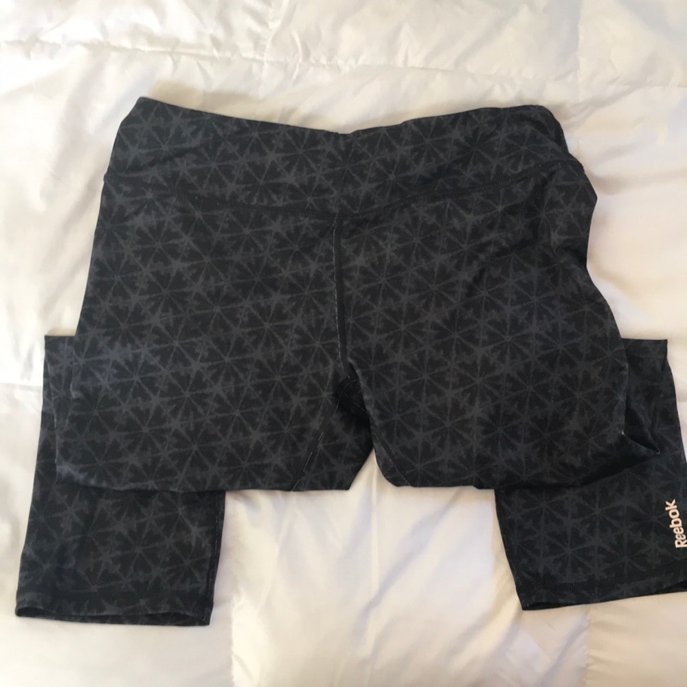 Reebok capris stretchy workout pants L